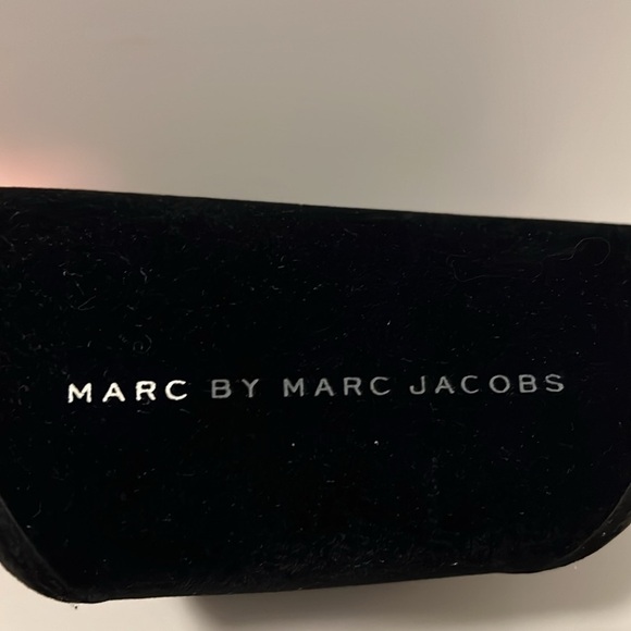 Marc by Marc Jacobs Black Velvet Large Sunglasses Case - Picture 6 of 7